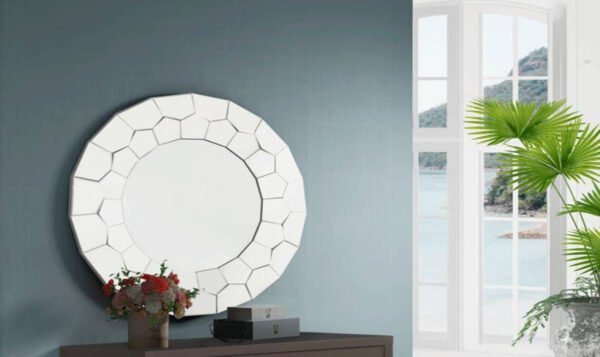 Regina Mirror